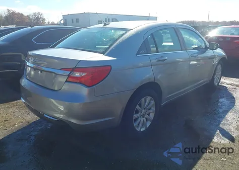 2014 Chrysler 200 Touring z USA, uszkodzony, nr VIN 1C3CCBBB4EN176806